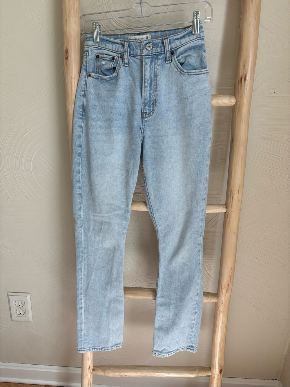 Abercrombie & Fitch Light Blue Ultra High-Rise '90s Slim Straight Jeans